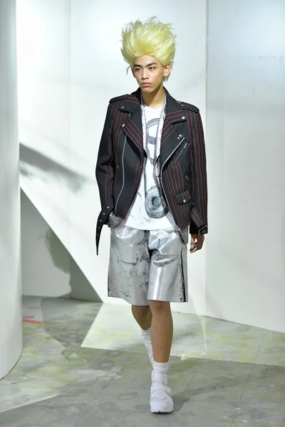 Look 12